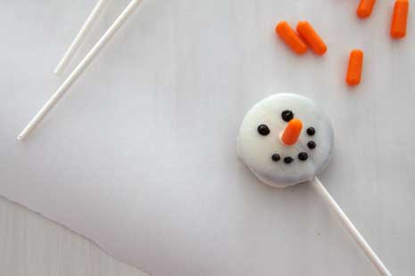 How to make oreo snowman pops