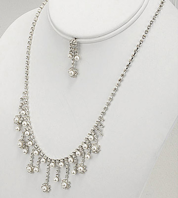33-UniqueVintageRhinestoneAndWaterPearlNecklace-28.jpg