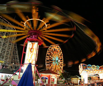 FamilyKingdomNighttimeFerrisWheel.jpg