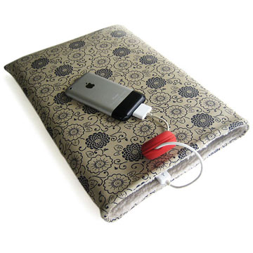 Foof_Kiku_Makura_laptop_sleeve.jpg