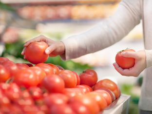 Woman shopping for groceries in fat-shaming story