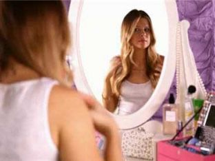 Pretty Prom Hair: Bombshell Waves