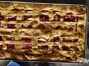 How To Make Apple-Raspberry Slab Pie