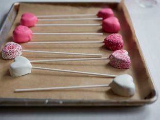 How To Make Valentine's Day Cake Pops