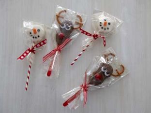 How to Make Nutter Butter Reindeer