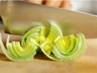 How to Wash Leeks