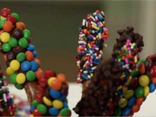 How to Make Chocolate Covered Pretzels