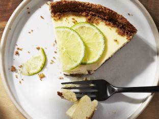 Lime-Gingersnap Cheesecake plate