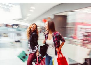 girls shopping
