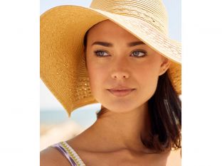woman wearing sunscreen