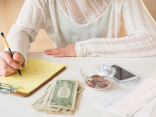 teen making a budget
