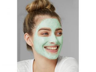 woman wearing face mask