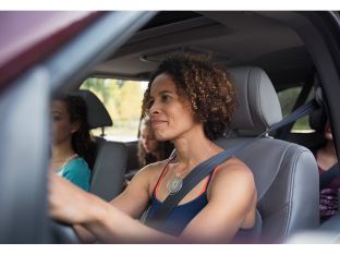 mom driving with teens