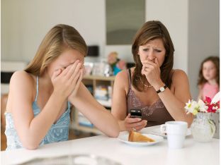 mother sees cyber bullying on cellphone