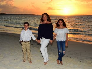 Amy Ruggiero poses on beach with her children, post-weight loss