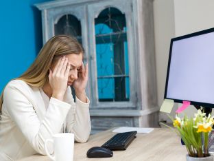 woman with intense headache, which could be a sign of stroke