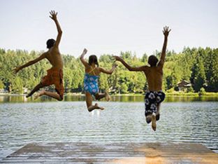 kids-jumping-into-lake11.jpg