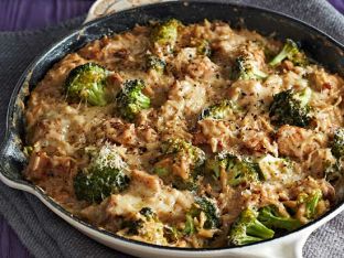 Cheesy Chicken and Broccoli Skillet
