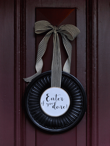 Ceiling-Medallion-Wreath.gif