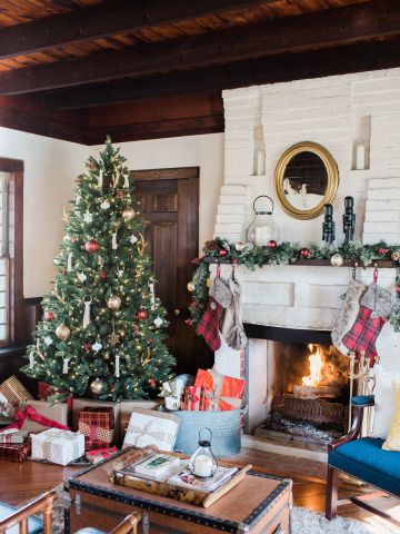 monica mangin tv host designer and diy blogger partnered with lowes to offer a seasonal home makeover to one lucky fan monica played up the vintage feel - Christmas Tv Decoration monica mangin tv host designer and diy blogger partnered with lowes to offer a seasonal home makeover to one lucky fan monica played up the vintage feel - Christmas Tv Decoration