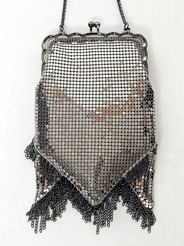 8-UniqueVintageSIlverSequinsAndMeshPurse-132.jpg