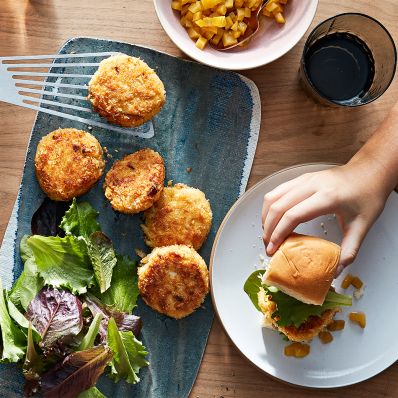 crab cake sliders with mango