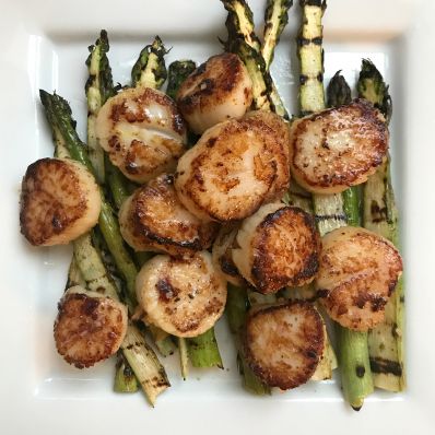 scallops and grilled asparagus on plate