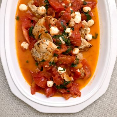 pan with skillet chicken and tomato sauce