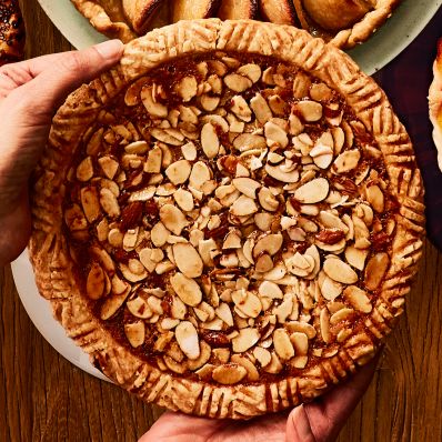 tart with apricots and almonds