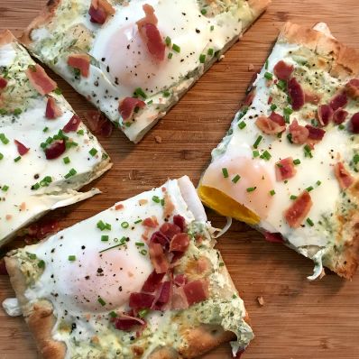 bacon egg and cheese pizza