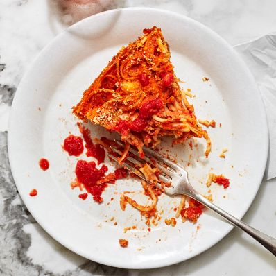 slow-cooker spaghetti pie with fork