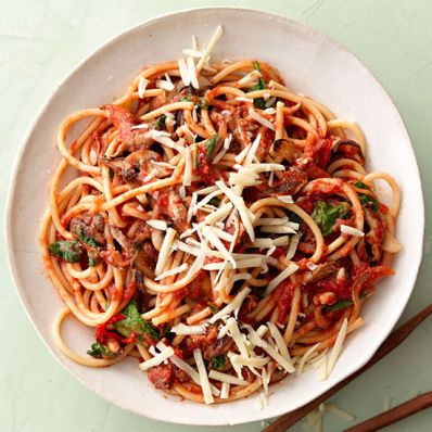 Bucatini with Baby Spinach, Mushrooms and Fontina
