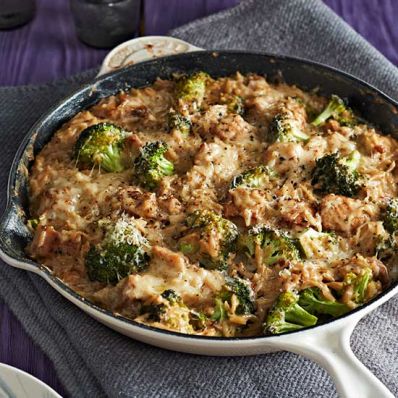 Cheesy Chicken and Broccoli Skillet