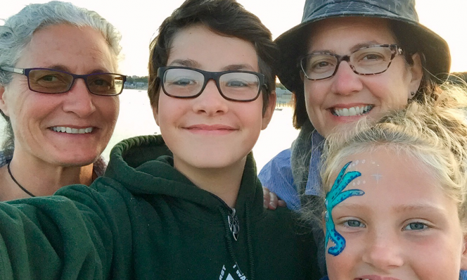 Jonna Gallo and her sister and children