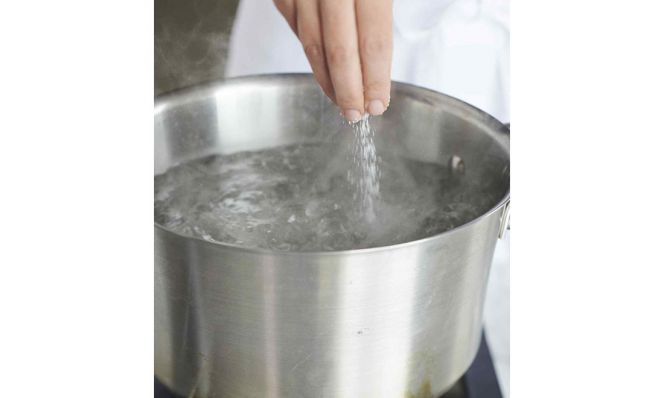 Salting pasta water
