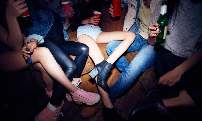 underage teens drinking at a house party