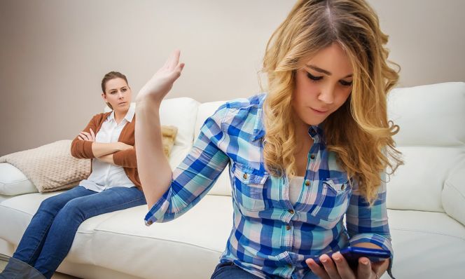 teen girl on phone ignoring mother