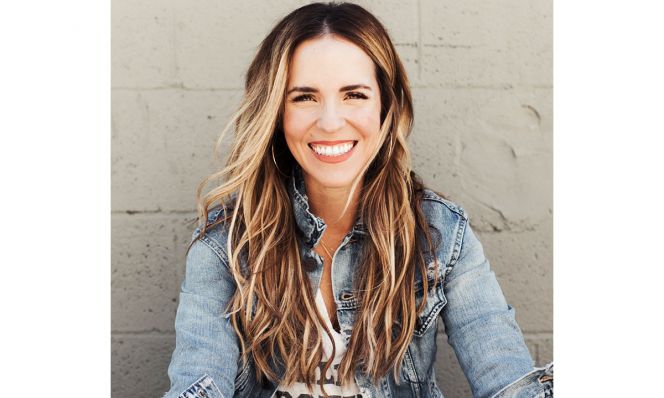 Rachel Hollis headshot