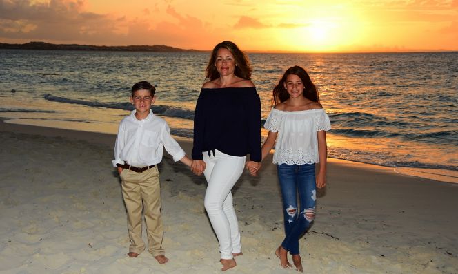 Amy Ruggiero poses on beach with her children, post-weight loss