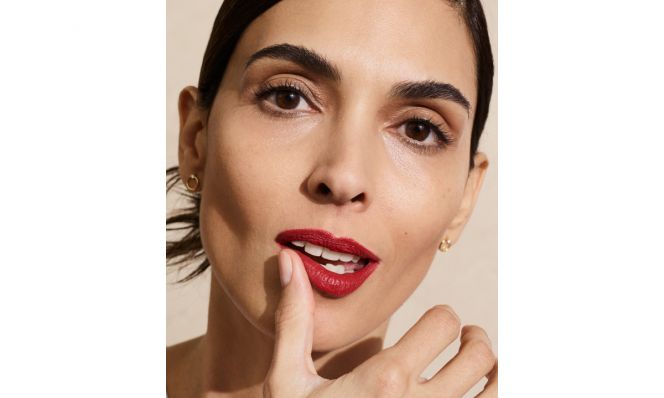Red lipstick teeth